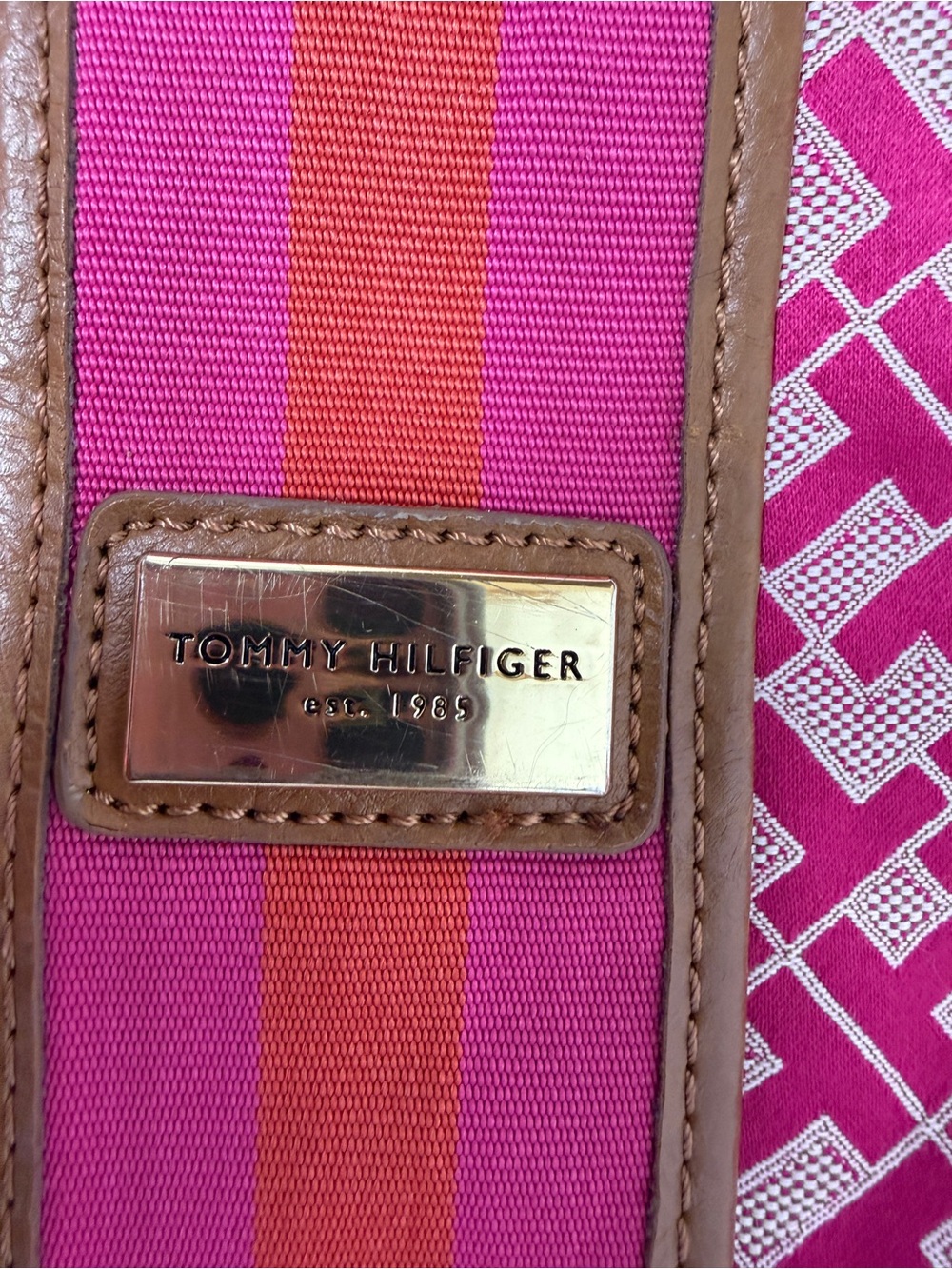 Tommy Hilfiger Logo-Print Crossbody Bag in Pink - Designer Style - Picture 4 of 11